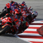 MotoGp, Bagnaia vince la gara sprint a Barcellona: Mondiale ancora aperto