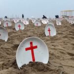 G20, piatti vuoti sulla spiaggia di Copacabana contro la fame nel mondo