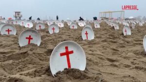 G20, piatti vuoti sulla spiaggia di Copacabana contro la fame nel mondo