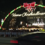 Austria, Vienna inaugura la stagione natalizia: acceso l’albero davanti al Municipio