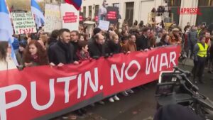 Germania, a Berlino scende in piazza l’opposizione russa in esilio