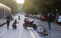 Milano - Incidente fra un motociclista e una ciclista