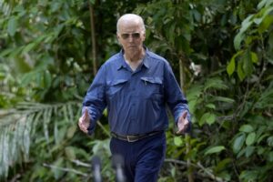 Brasile - Il presidente Joe Biden insieme alla figlia Ashley Biden durante una visita al Museu da Amazonia a Manaus