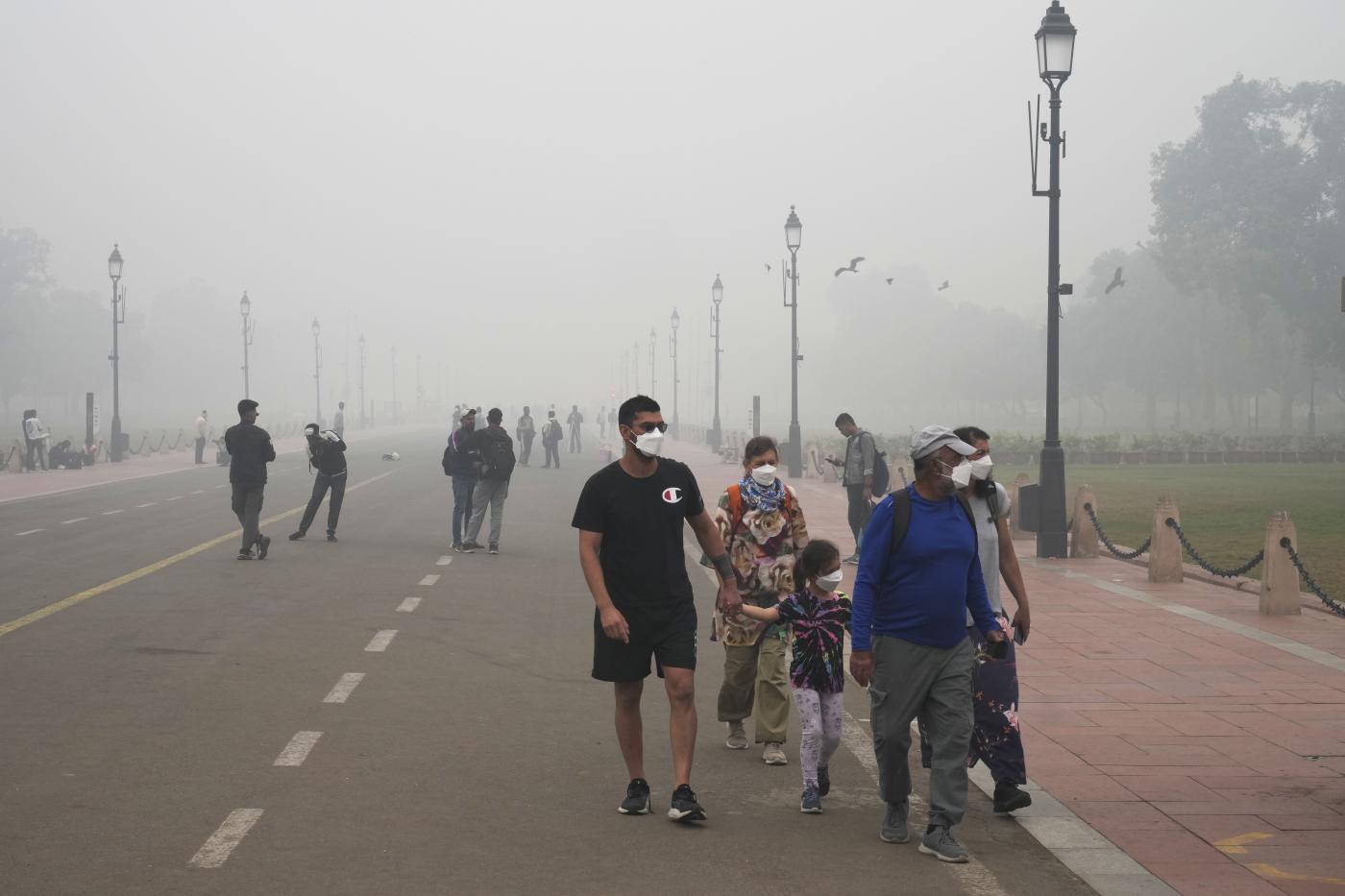 India, inquinamento record a Nuova Delhi: scuola chiuse e ritardi nei voli