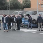 Roma, scontro mortale tra volanti della polizia: le immagini delle auto accartocciate