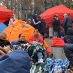 Georgia, proteste contro Sogno Georgiano: manifestanti in tenda nel centro di Tbilisi