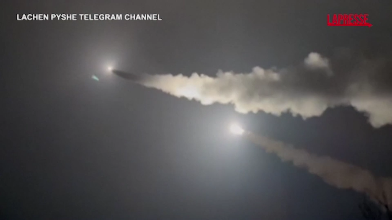 Ucraina, il video del lancio di un missile statunitense ATACMS