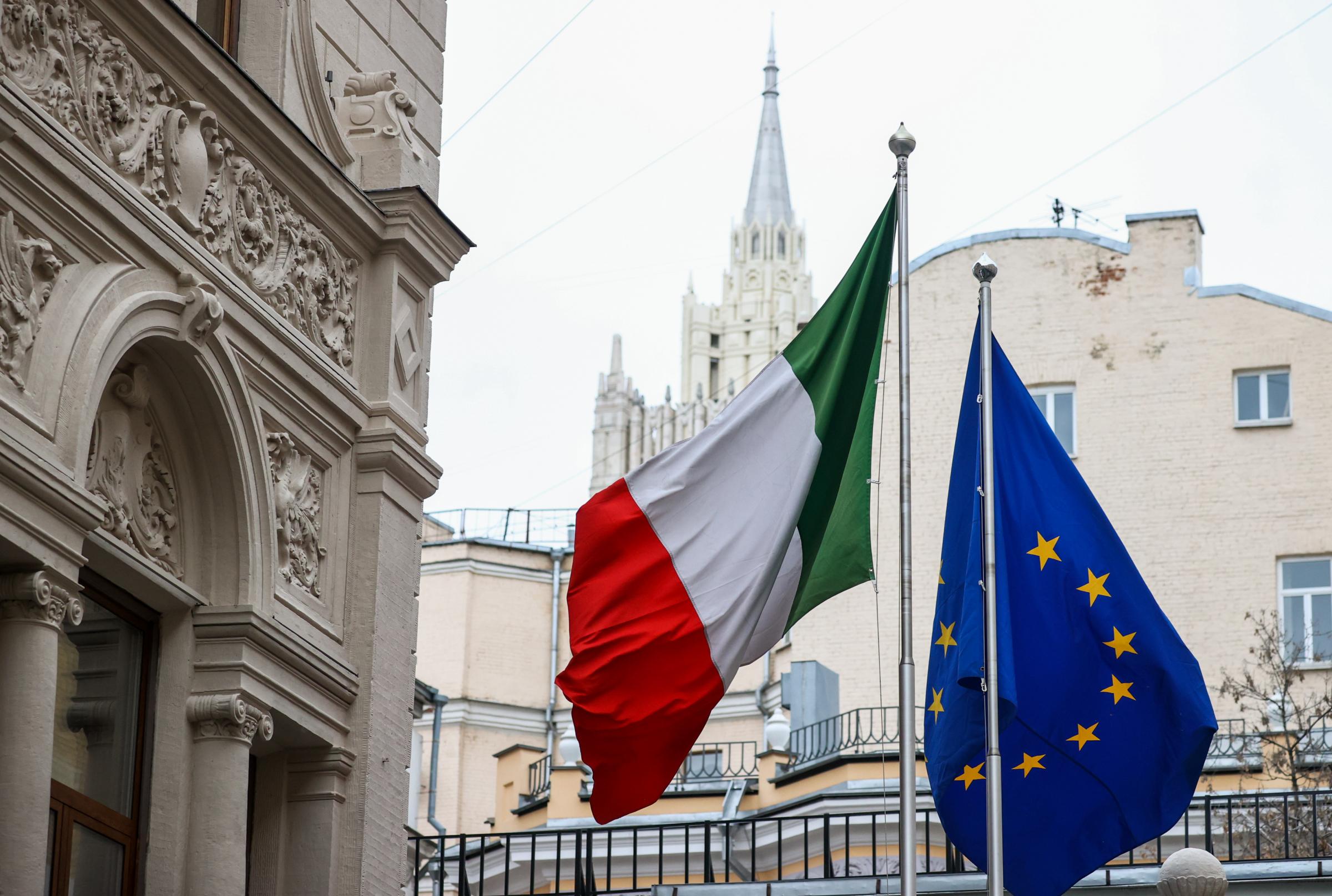 Ucraina-Russia, oggi chiusa ambasciata italiana a Kiev: “Si teme attacco aereo”