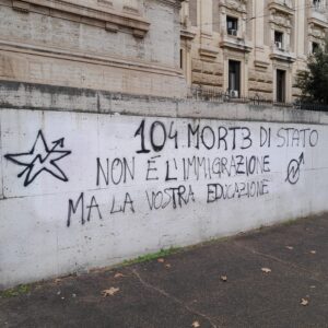 Roma, scritte contro Valditara sul muro del Ministero dell’Istruzione