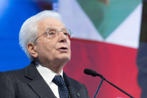 Minori, Mattarella: “Un dovere morale proteggere i bambini da guerre e abusi”