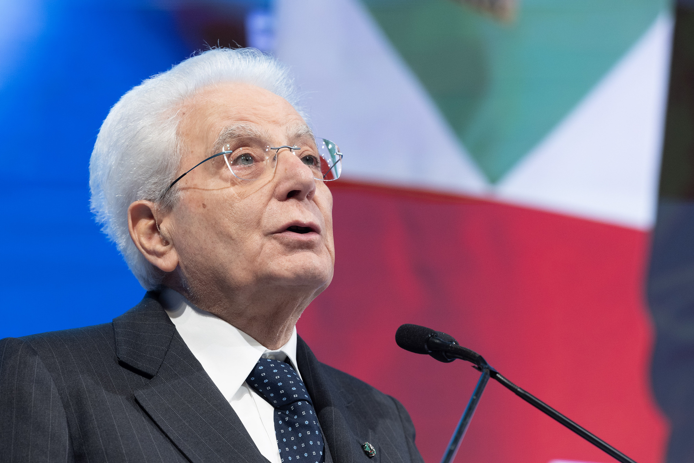 Minori, Mattarella: “Un dovere morale proteggere i bambini da guerre e abusi”