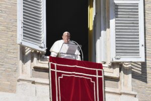 Vaticano, Papa: “Il mondo è sotto la minaccia di un conflitto nucleare”