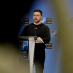 Ucraina, Zelensky: “Se gli Stati Uniti tagliano gli aiuti perderemo la guerra”