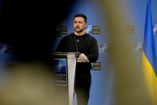 Ucraina, Zelensky: “Se gli Stati Uniti tagliano gli aiuti perderemo la guerra”