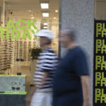 Black Friday 2024, Codacons: vale 4 miliardi tra acquisti nei negozi e online