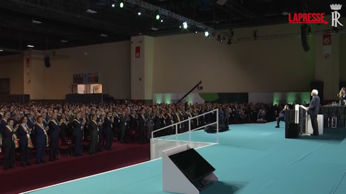 VIDEO Anci, standing ovation per Mattarella a Torino VIDEO Anci, standing ovation per Mattarella a Torino