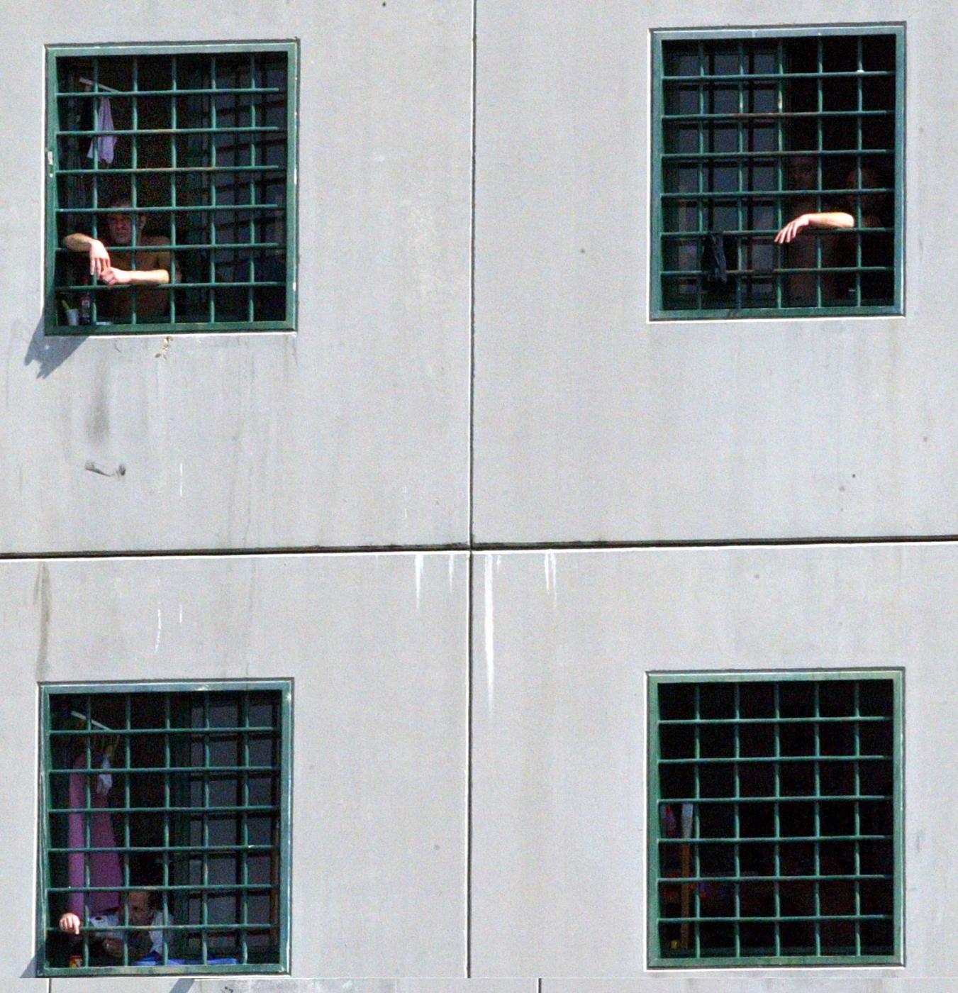 carceri detenuti evasi da poggioreale catturato anche il secondo fuggitivo