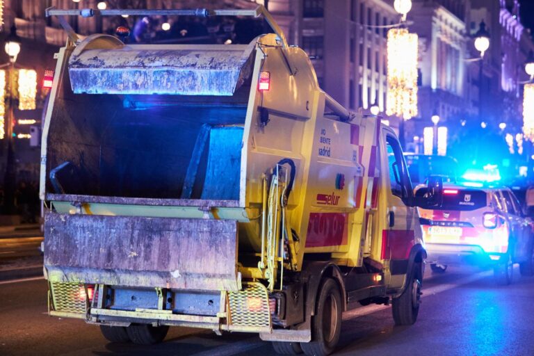 Madrid - Protection and clean up for the 25th November