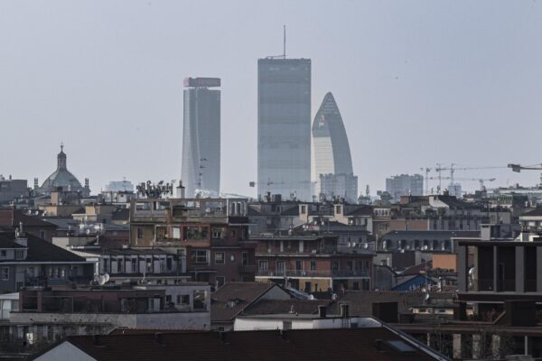 Skyline della città di Milano dalla Torre di Fondazione Prada