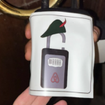 Overtourism, la protesta di Robin Hood in tutta Roma: distrutti diversi lucchetti