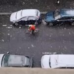 Francia, prima fitta nevicata su Parigi