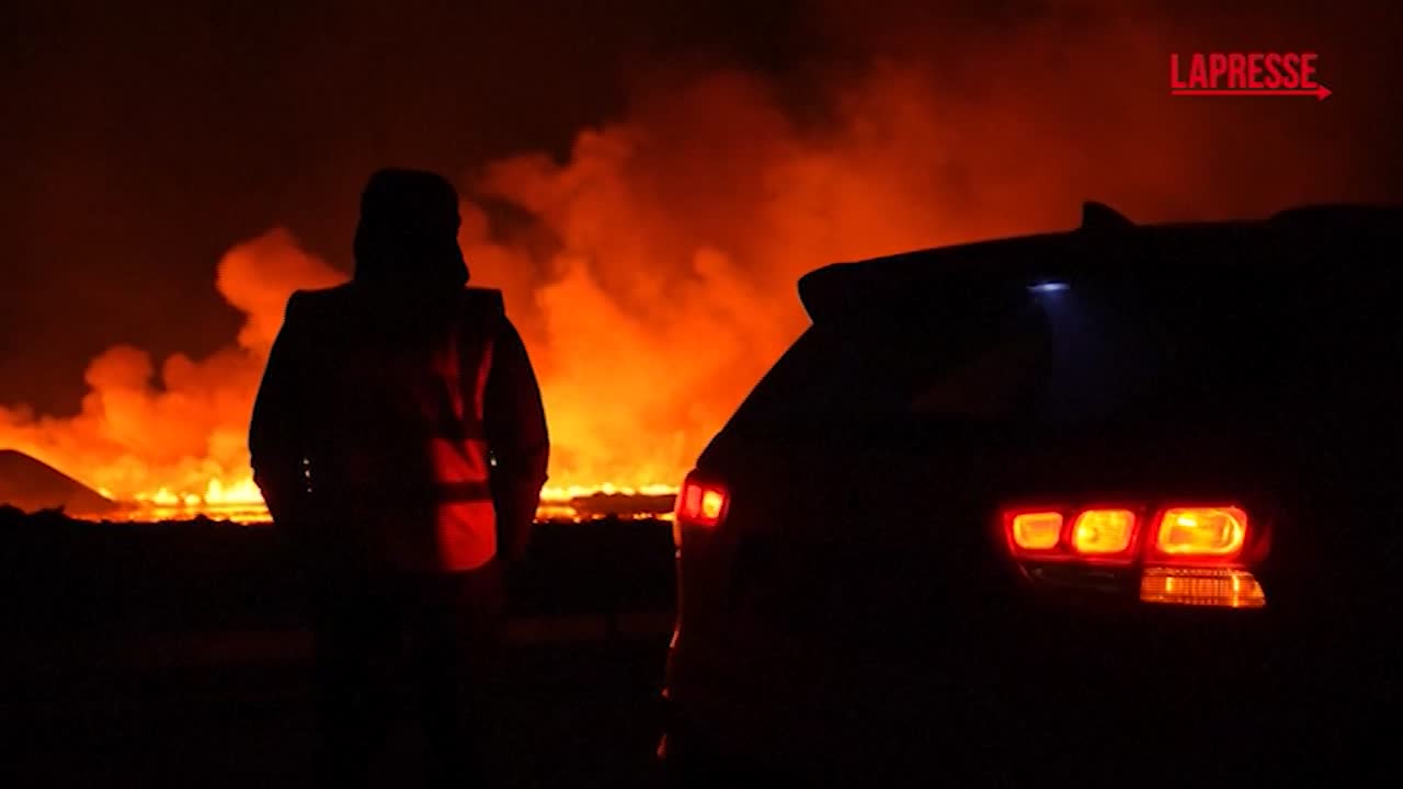 Islanda, il vulcano della penisola Reykjanes erutta: è settima volta in un anno