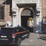 Torino, trovato morto sulle scale di casa ieri: ora si indaga per omicidio