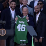 Basket, Joe Biden celebra i Boston Celtics alla Casa Bianca
