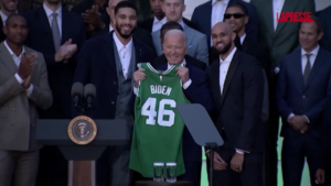 Basket, Joe Biden celebra i Boston Celtics alla Casa Bianca