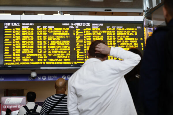 Roma, sciopero nazionale dei treni dopo il ferimento di un capotreno a Genova