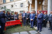 Ignazio La Russa inaugura la panchina rossa contro i femminicidi nel giardino degli Aranci di Palazzo Madama