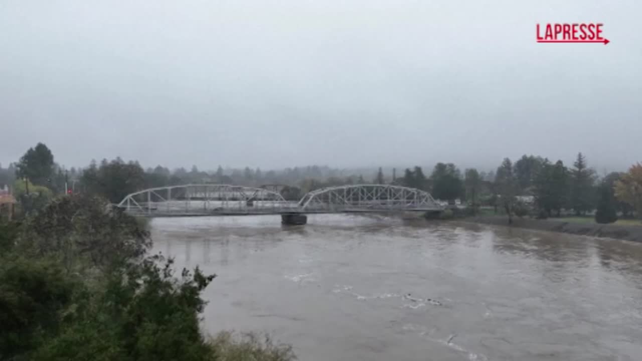 Usa, tempeste in California: straripa il fiume Russian