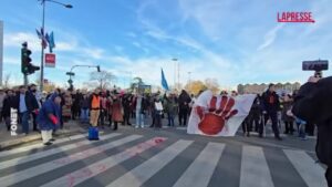 Serbia, manifestanti chiedono giustizia per le vittime del crollo del tetto