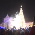 Portogallo, luci accese sul mega albero di Natale in centro a Lisbona