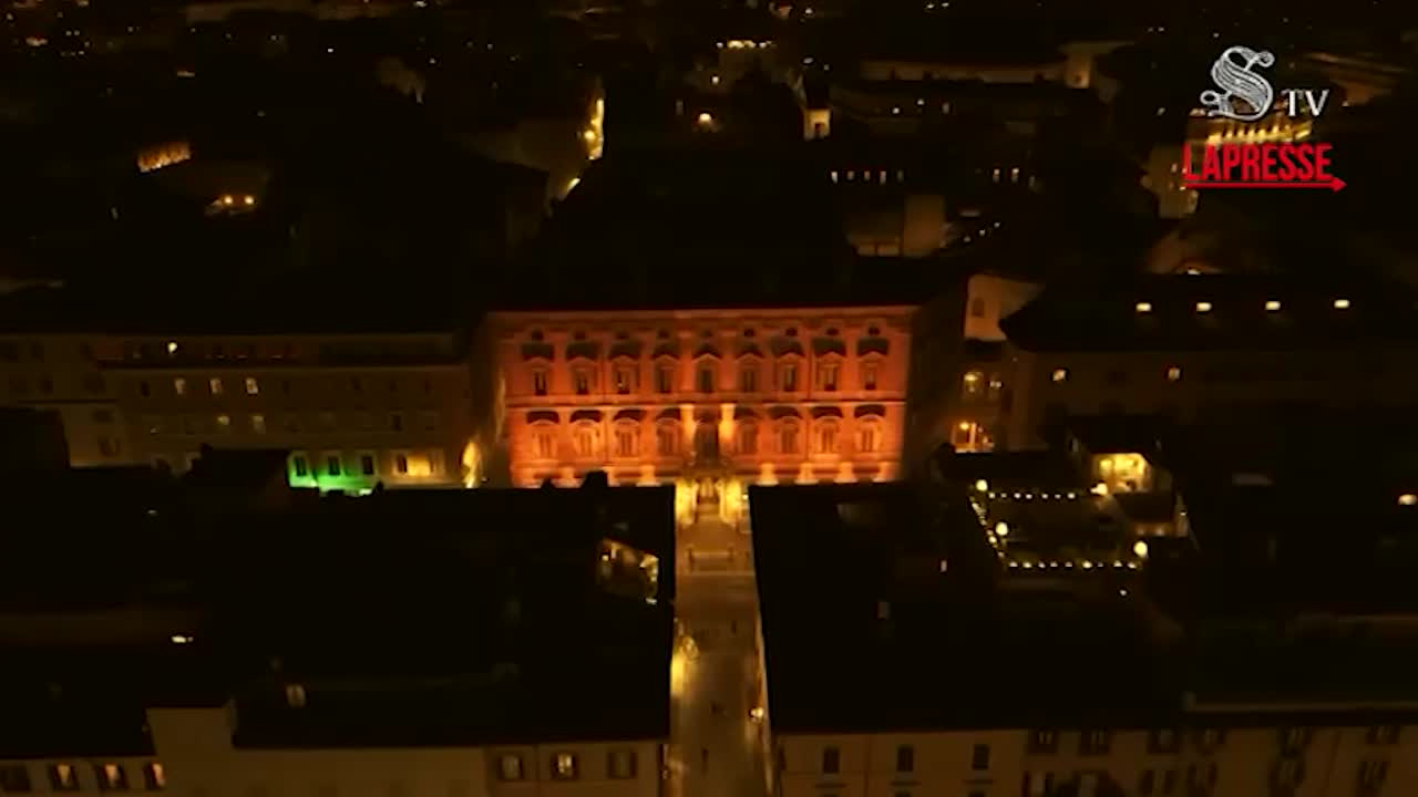 Palazzo Madama si illumina di arancione per la Giornata contro la violenza sulle donne