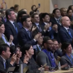 Cop29, applausi dopo l’accordo per 300 miliardi annui a Paesi poveri