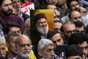 Protesta anti-israeliana durante un raduno annuale di fronte all'ex ambasciata degli Stati Uniti a Teheran.