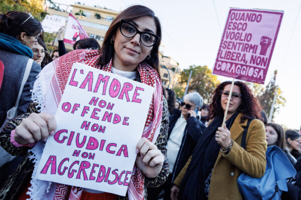 Violenza donne, fenomeno ancora sommerso ma denunce raddoppiate