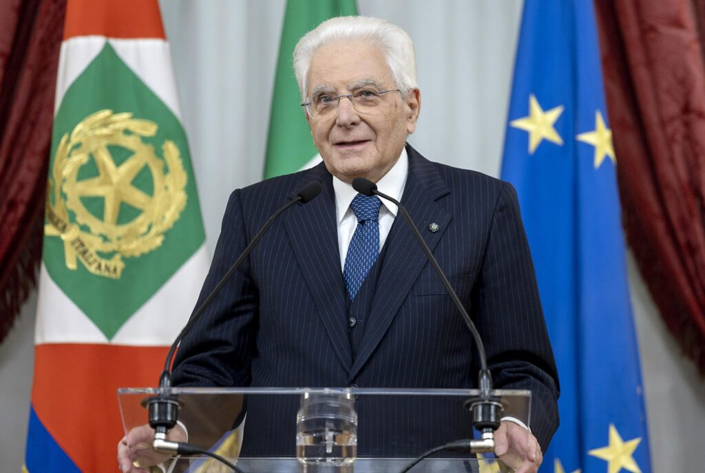 Violenza donne, Mattarella: “Numeri allarmanti, quanto fatto è insufficiente”