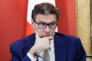 Unicredit, gelo del governo su Bpm. Giorgetti: “Operazione non concordata”