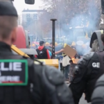 Strasburgo, agricoltori in piazza con i trattori contro l’accordo Ue-Mercosur