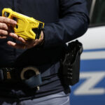 Australia, poliziotto condannato per omicidio dopo aver usato taser contro 95enne