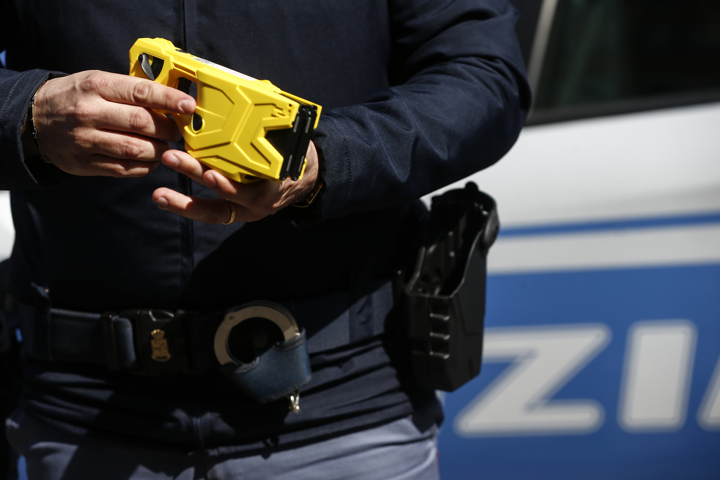 Australia, poliziotto condannato per omicidio dopo aver usato taser contro 95enne