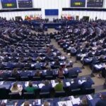 Ue, il Parlamento dà la fiducia alla Commissione von der Leyen bis