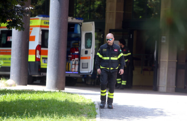 Brescia, scuole medie Giovanni Pascoli: professore si suicida