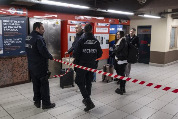 Milano Cadorna. Sciopero dei mezzi di trasporto urbano e di trenord.