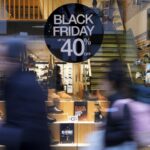 Black Friday 2024, l’appello dell’Uncem: comprare nei negozi e non online. Ecco quando