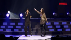 Laura Pausini in concerto a Milano, al Forum duetto con Levante