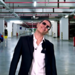 Giovanni Vernia al GialappaShow nei panni di Achille Lauro: l’esilarante esibizione