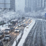 Corea del Sud, tempesta di neve su Seul: 2 morti e voli bloccati